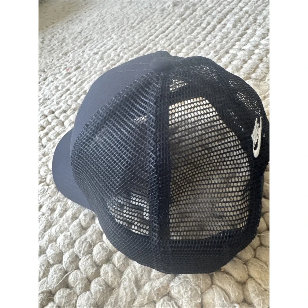 Nike Hikers Size 9 Unisex With Nike Hiker Guy Hat Combo Deal